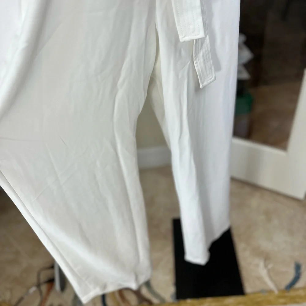 White House‎ Black Market NWOT Size 8 White belted short sleeve Jumpsuit